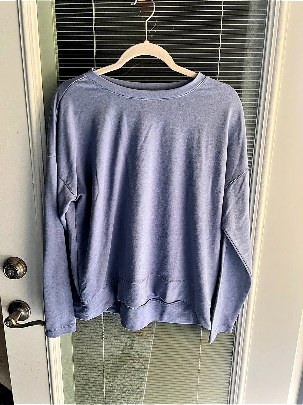 AVIA women’s Long Sleeve Top in blue Size Large